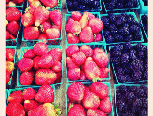 farmers-market-berries